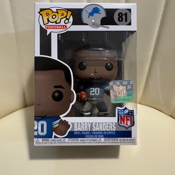 Other - BARRY SANDERS Funko POP! NFL Legends Vinyl Figure #81 W Protector New